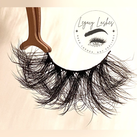 Other - Kai’ Fluffy & Full 25 MM Minks☺️